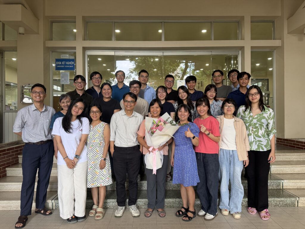 Members of the Tuberculosis Research Group at OUCRU celebrate with Professor Nguyễn Thụy Thương Thương (centre) following her Oxford professorship appointment. (Photo: Nghia Nguyen / OUCRU, 2026)